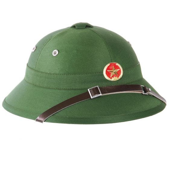 Capacete Mil-Tec Vietcong Tropical com Emblema